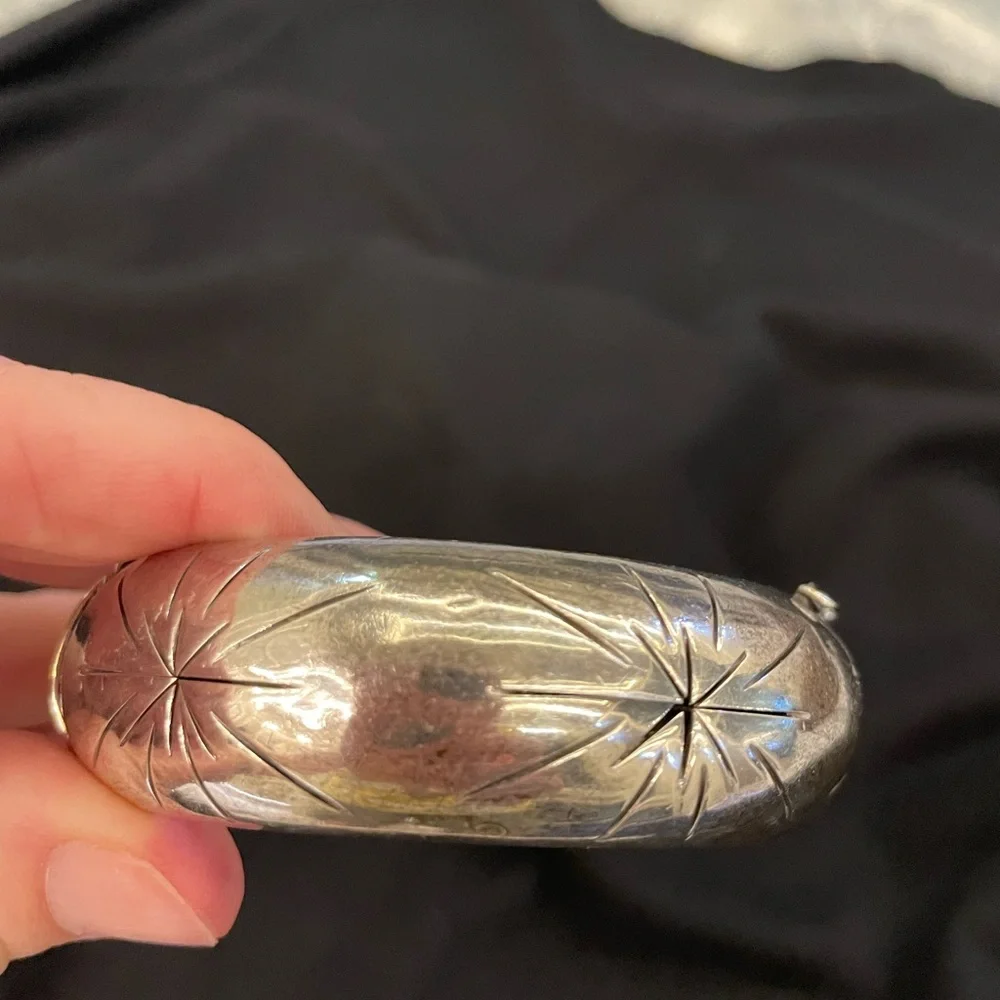 Elegant Sterling Silver Bangle Bracelet - Picture 2 of 4